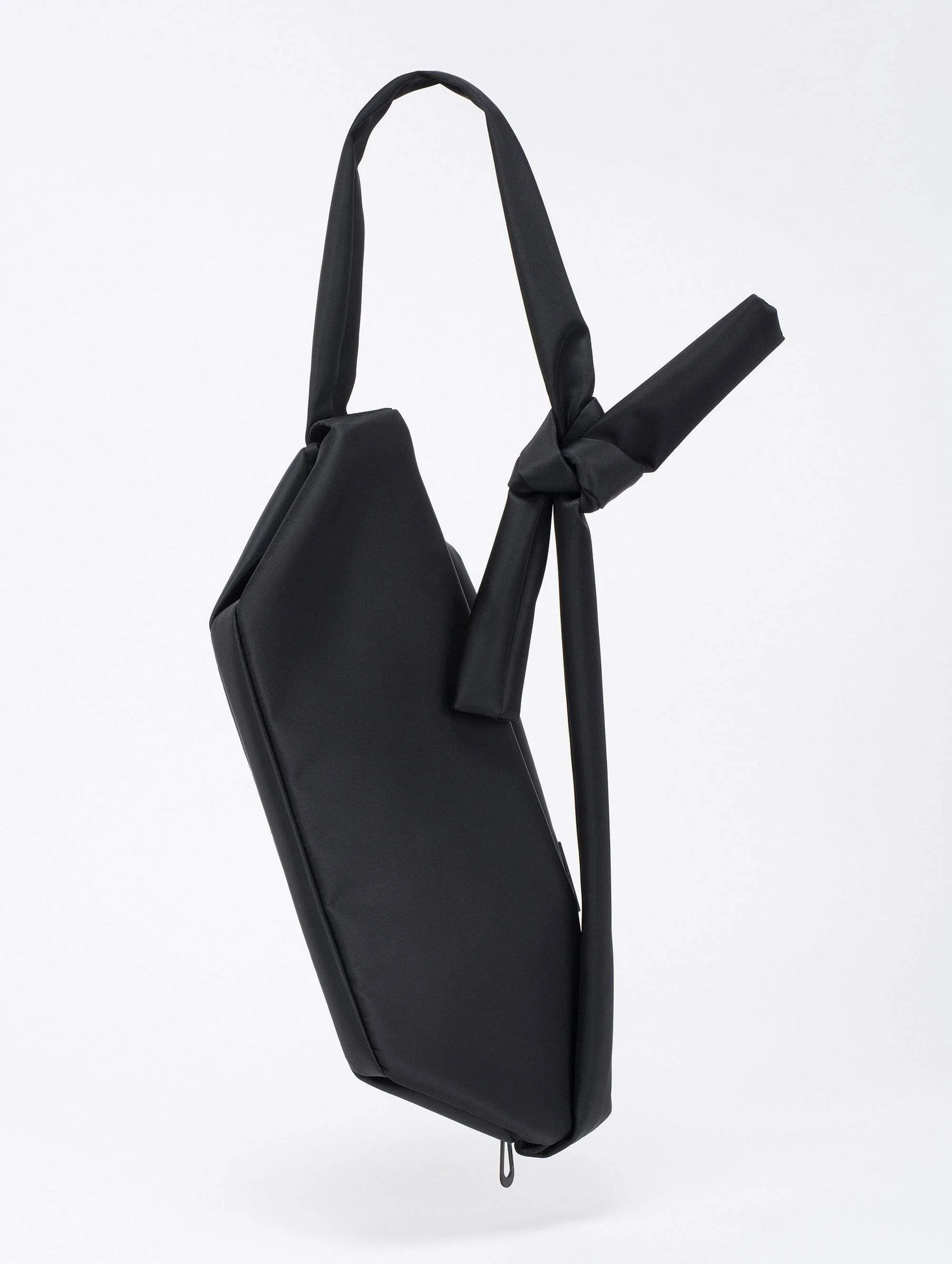 Isarau Sleek Black