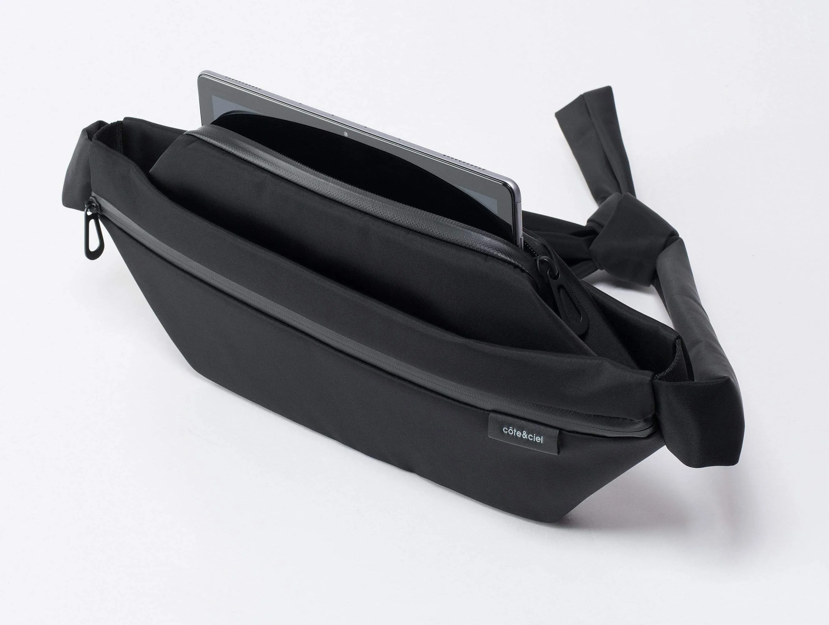 Isarau Sleek Black