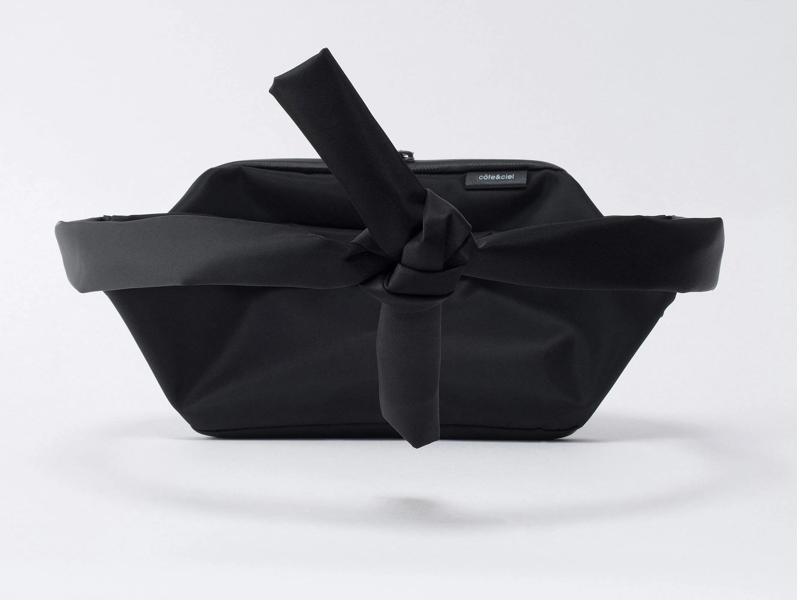 Isarau Sleek Black
