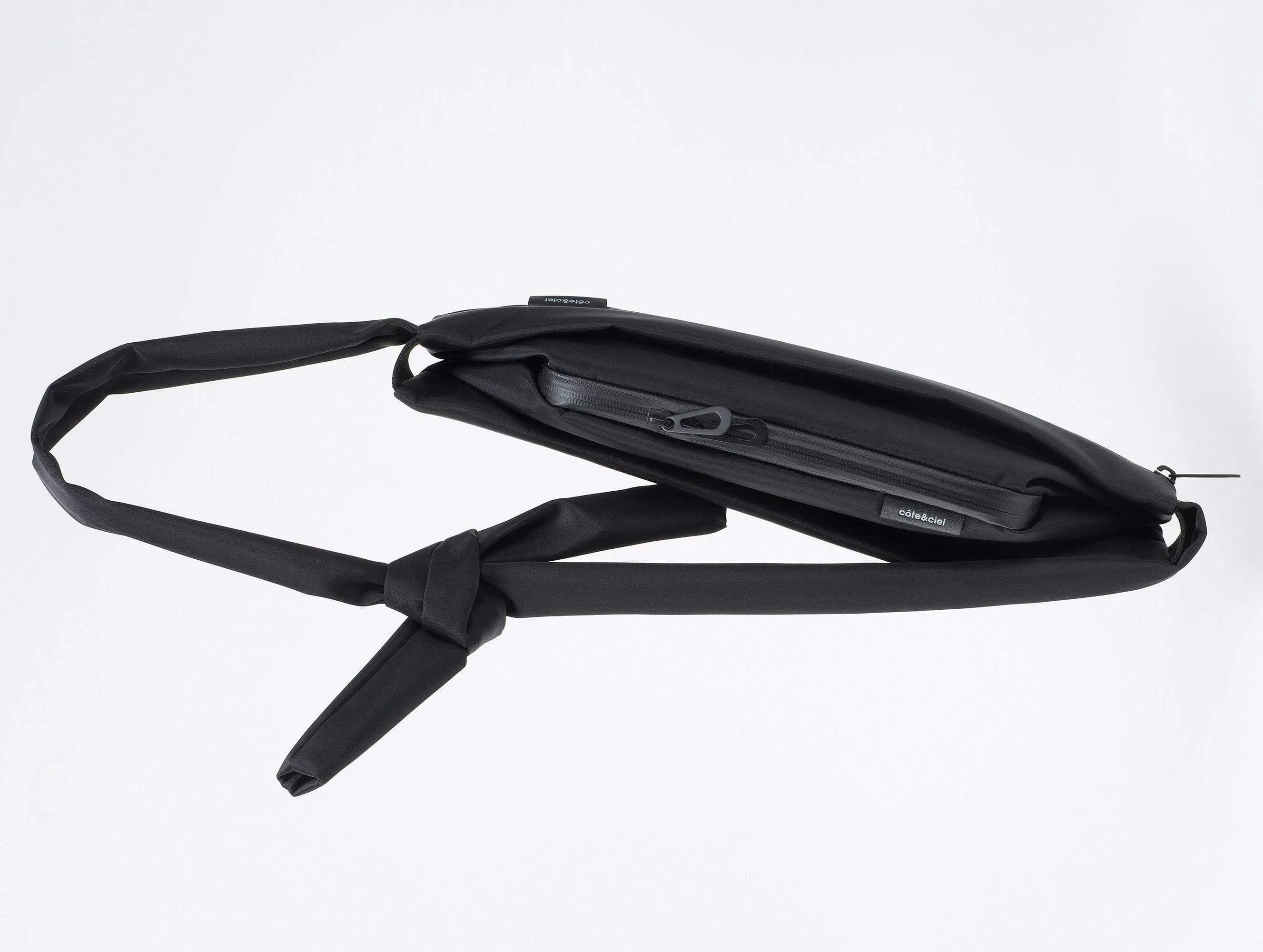 Isarau Sleek Black