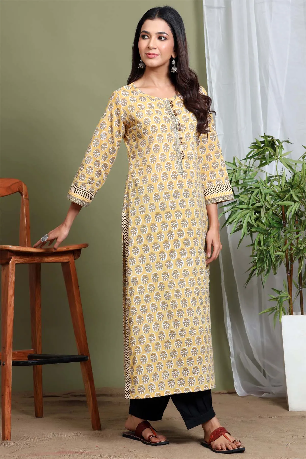 Straight fit Kurta in mustard buti print