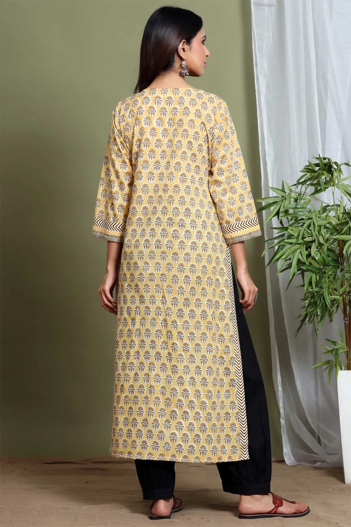 Straight fit Kurta in mustard buti print